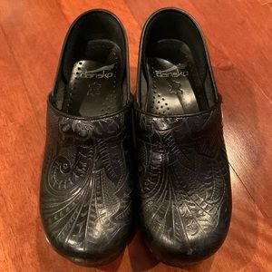 Dansko Black Patterned Clog Size 35